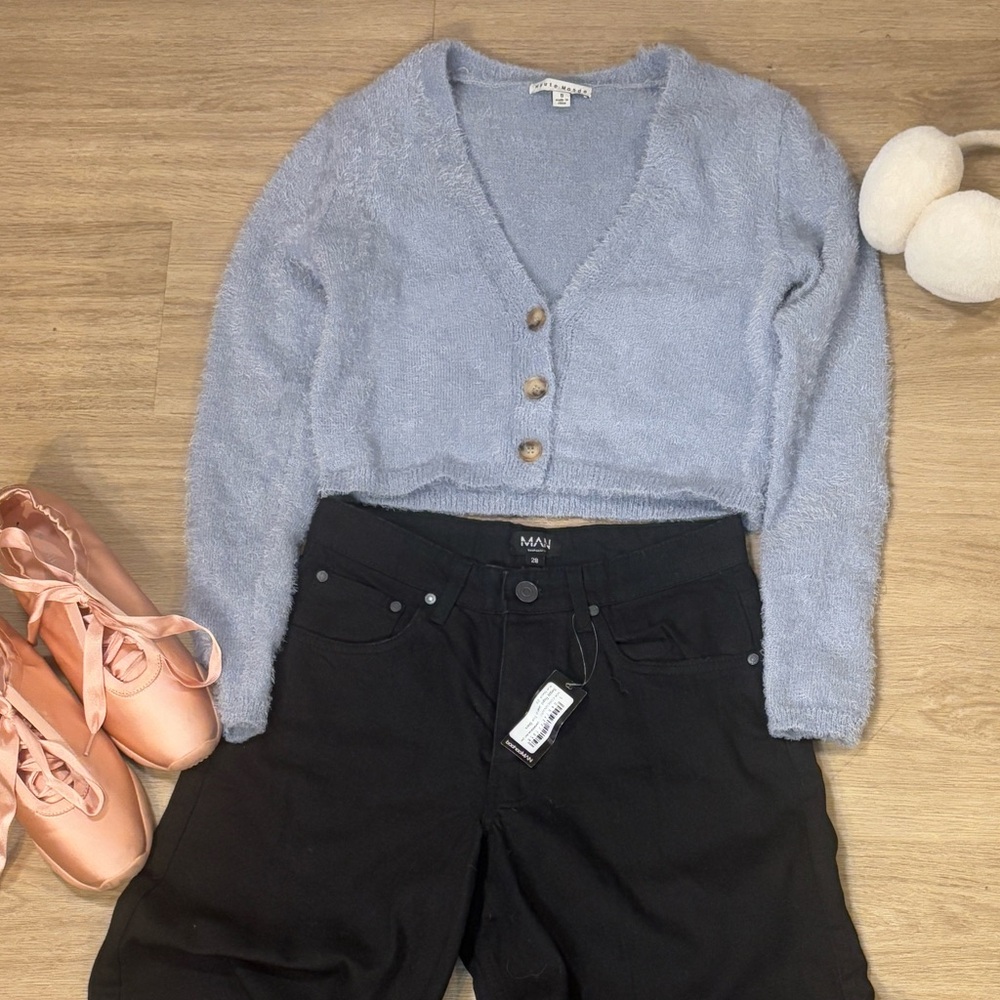 Haute Monde Fuzzy Blue Cropped Cardigan – Small